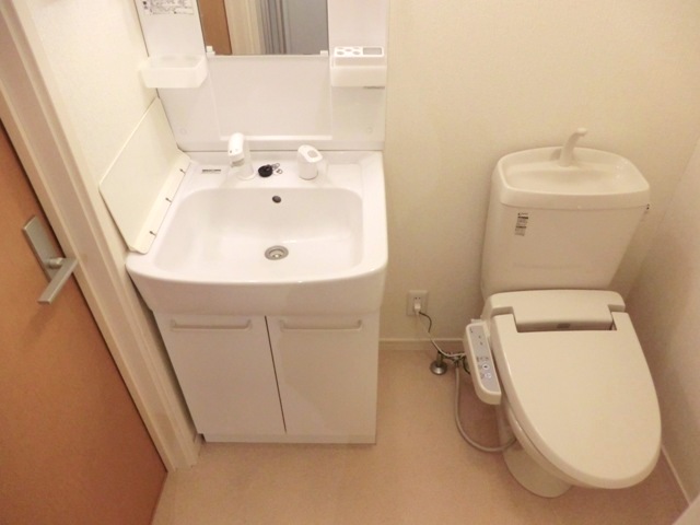 洗面設備　★シャワー水栓型洗面台＆温水洗浄便座付き★