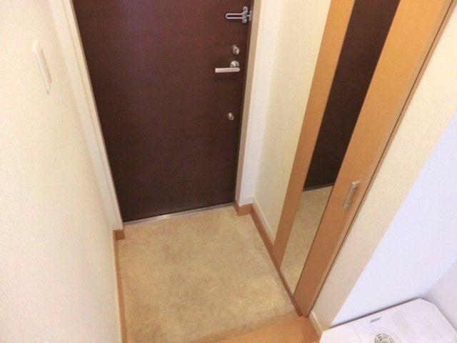 玄関　★玄関にトールタイプのシューズボックスを設置！姿鏡付き★