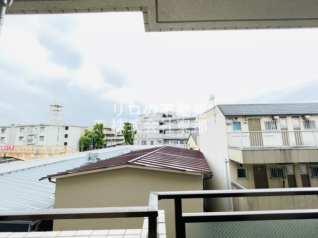 眺望　バルコニーからの景色です！圧迫感がないので暮らしやすい♪