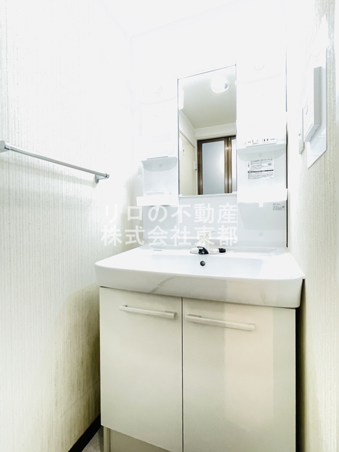 洗面設備　独立洗面台なら落ち着いて身支度ができます☆