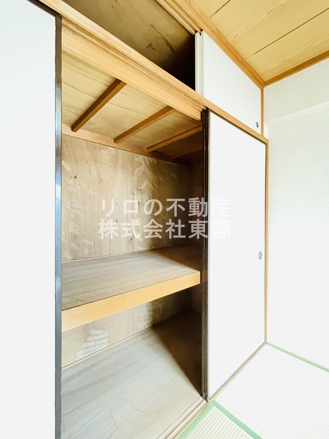 収納　押入れタイプは奥行がある収納力！