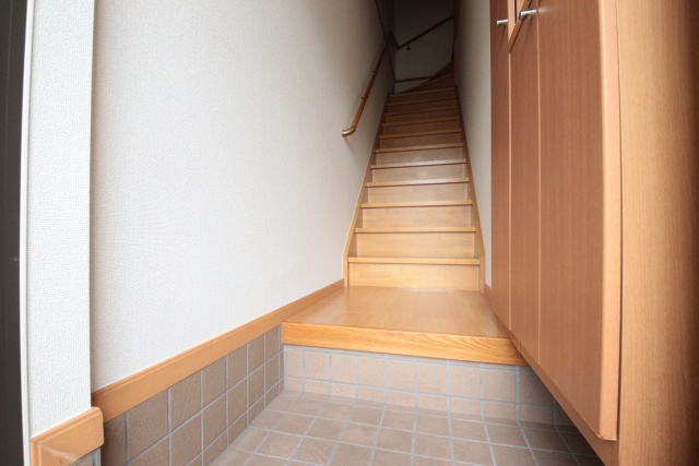 玄関　※別室の参考写真の為、現況優先です。