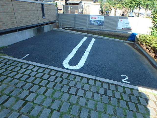 駐車場　駐車場