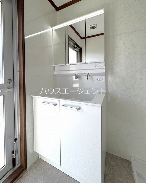 洗面設備　洗面化粧台です。