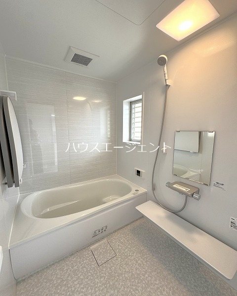 バス・シャワールーム　バス・トイレ別で快適です。