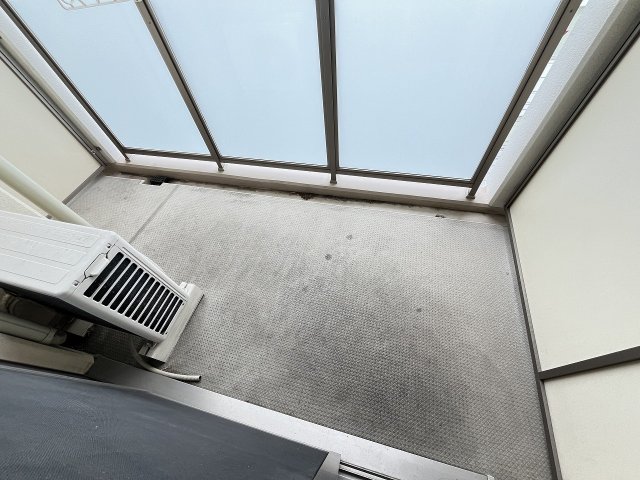 バルコニー　暖かな日差しのふりそそぐバルコニー