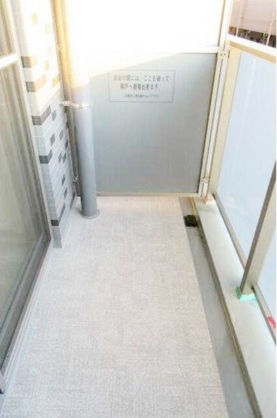 バルコニー　【設備充実♪インターネット無料♪】住環境良好の人気物件！