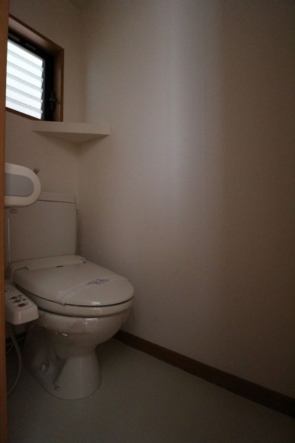 トイレ　写真は同タイプ別部屋のものとなります。