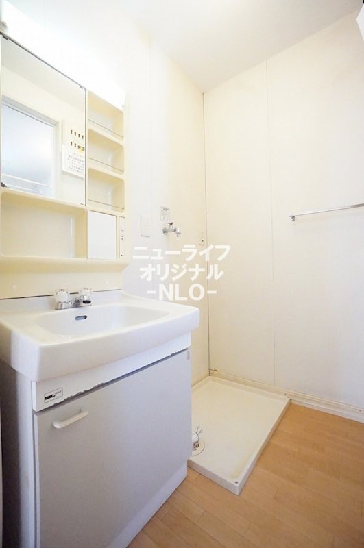 洗面設備　キャビネットには毎日使う洗面用品を収納できます☆