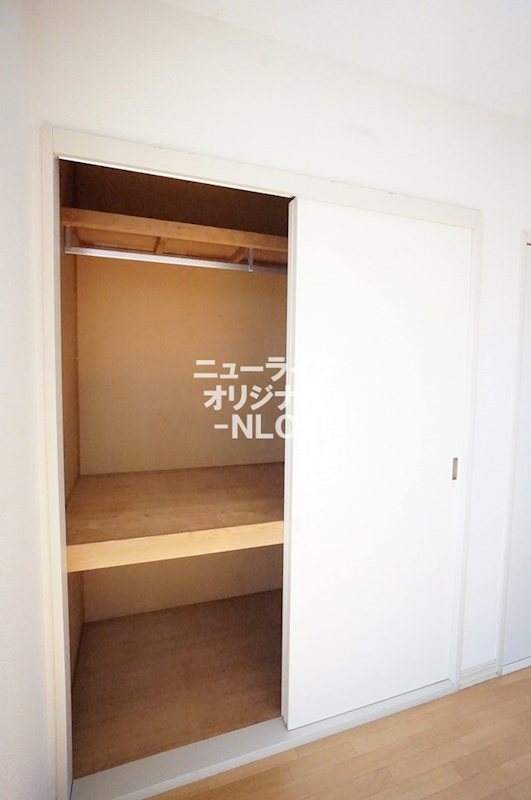 収納　お洋服の収納に便利なハンガーパイプ付き☆