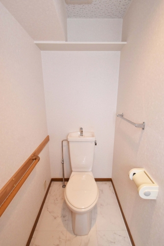 トイレ　※同物件反転タイプ参考写真。現状優先になります。