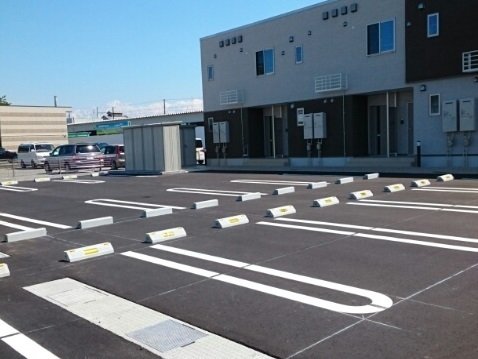 駐車場　駐車場があるので、車を買う予定の方も安心です