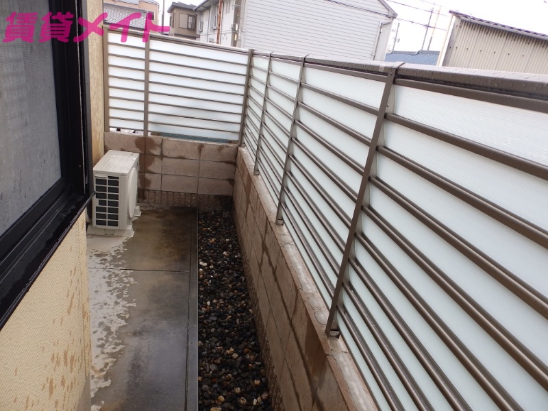 バルコニー　別部屋反転参考写真です