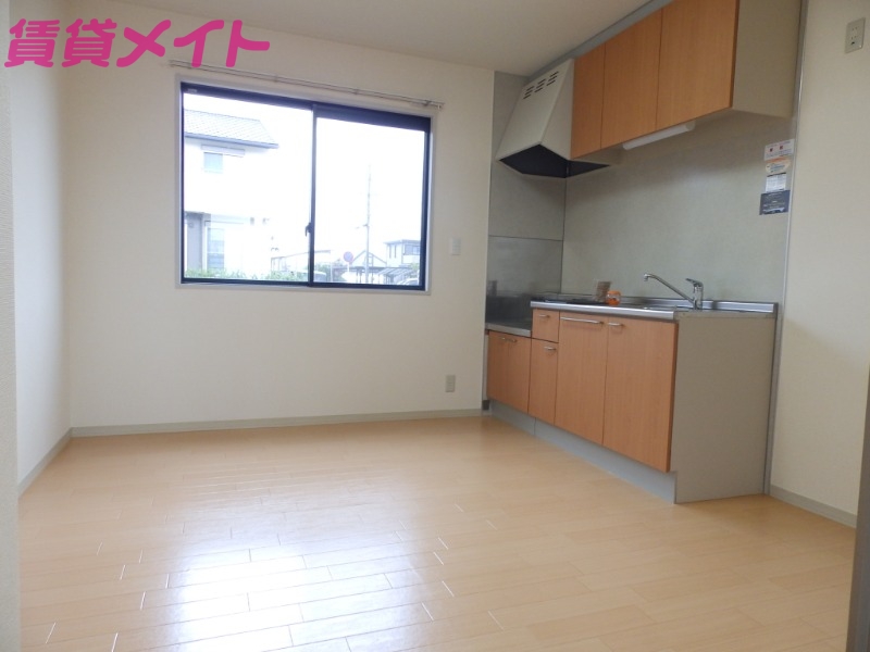 居室・リビング　別部屋反転参考写真です