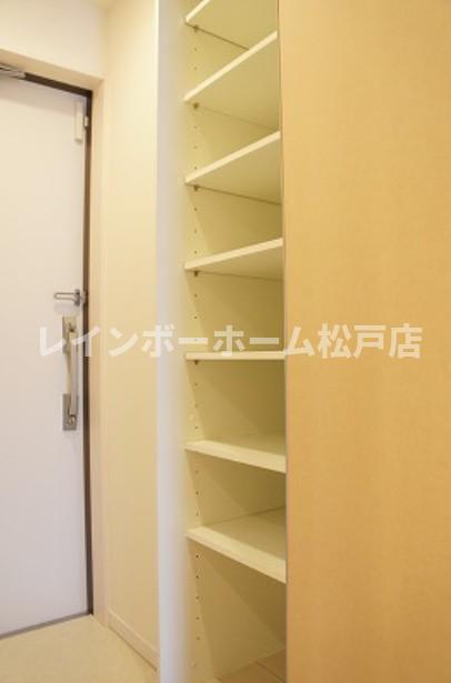 玄関　収納もある玄関です