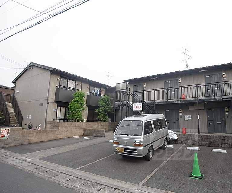 駐車場　駐車場は空き確認をお願いします。