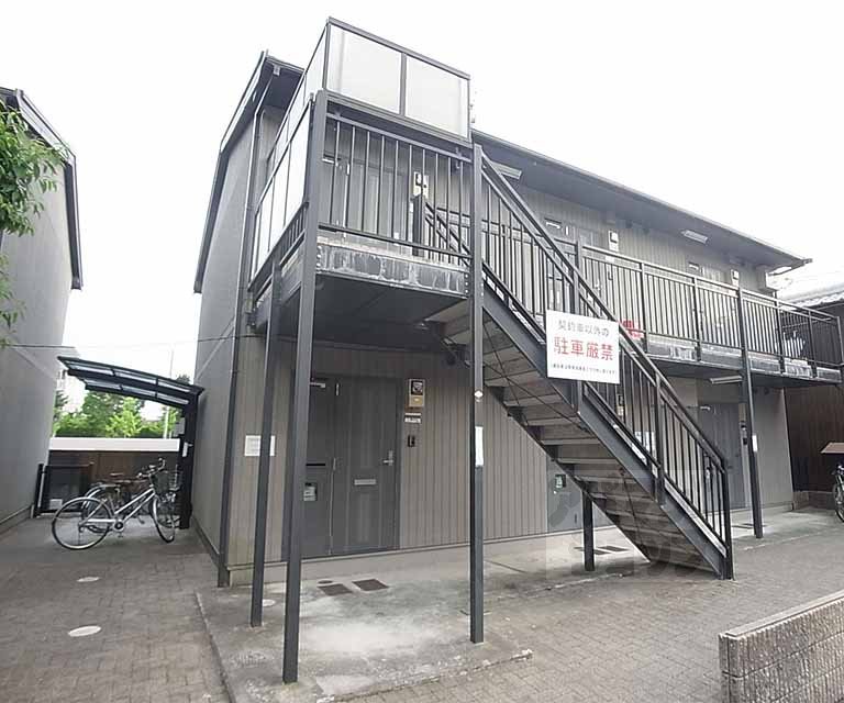 建物外観　単身用マンションなど数多く揃えております。