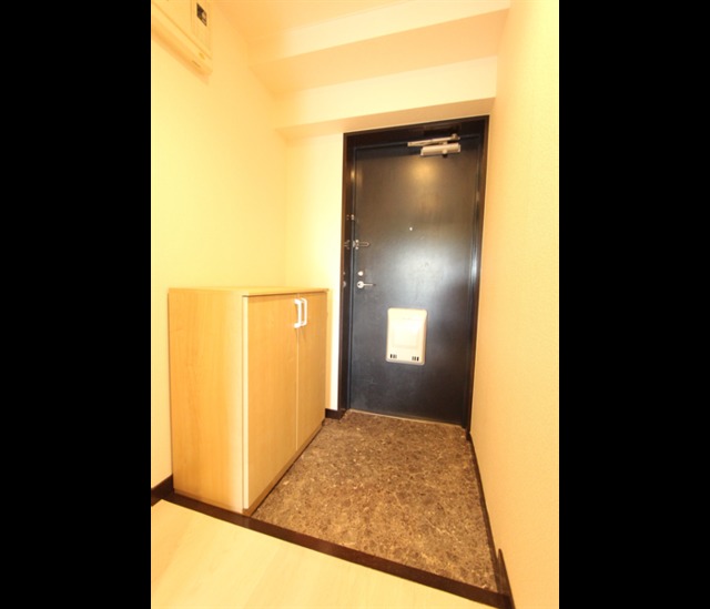 玄関　写真はイメージです。色仕様は現況優先になります。