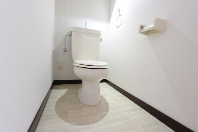 トイレ　写真はイメージです。色仕様は現況優先になります。