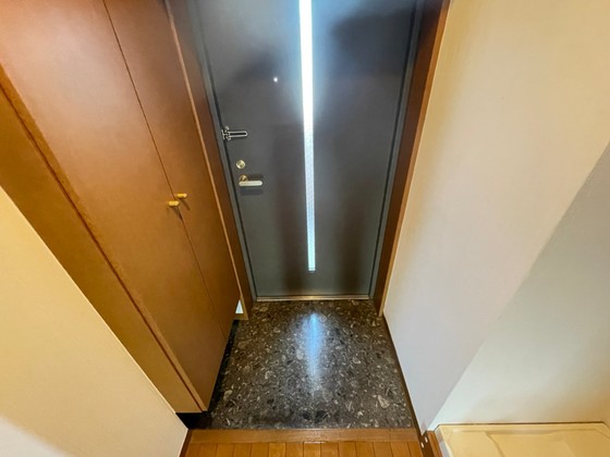 玄関　※別部屋の写真です。