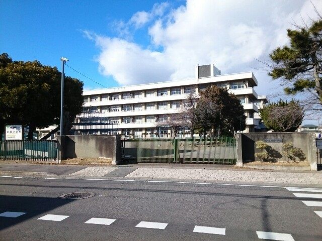 小学校　市立中居小学校（小学校）まで350m