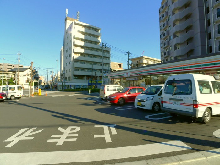 コンビニ　セブンイレブン（コンビニ）まで315m