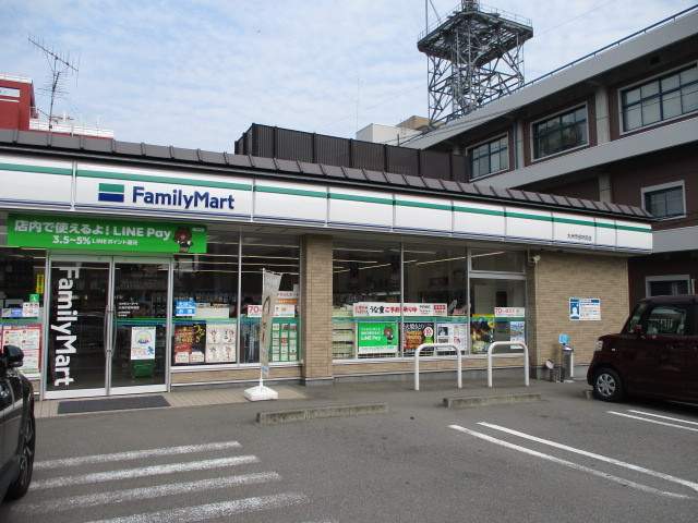 コンビニ　ファミリーマート大洲市役所前店（コンビニ）まで400m