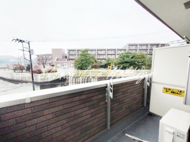 バルコニー　南西向き日当たり良好