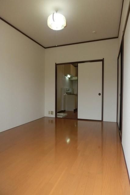 居室・リビング　日当たり良好の明るいお部屋です