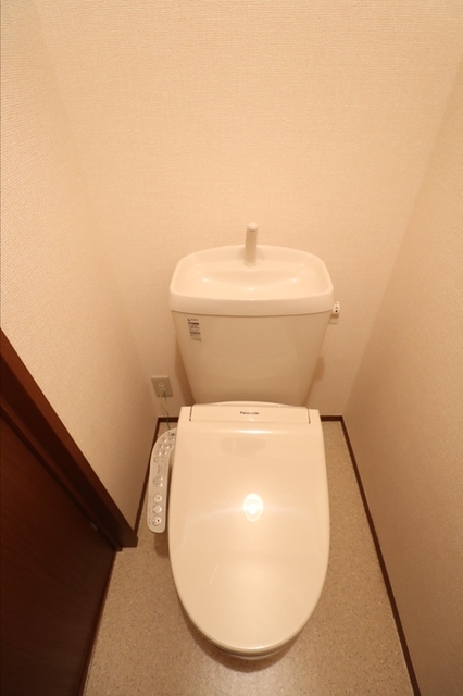 トイレ　温水洗浄暖房便座