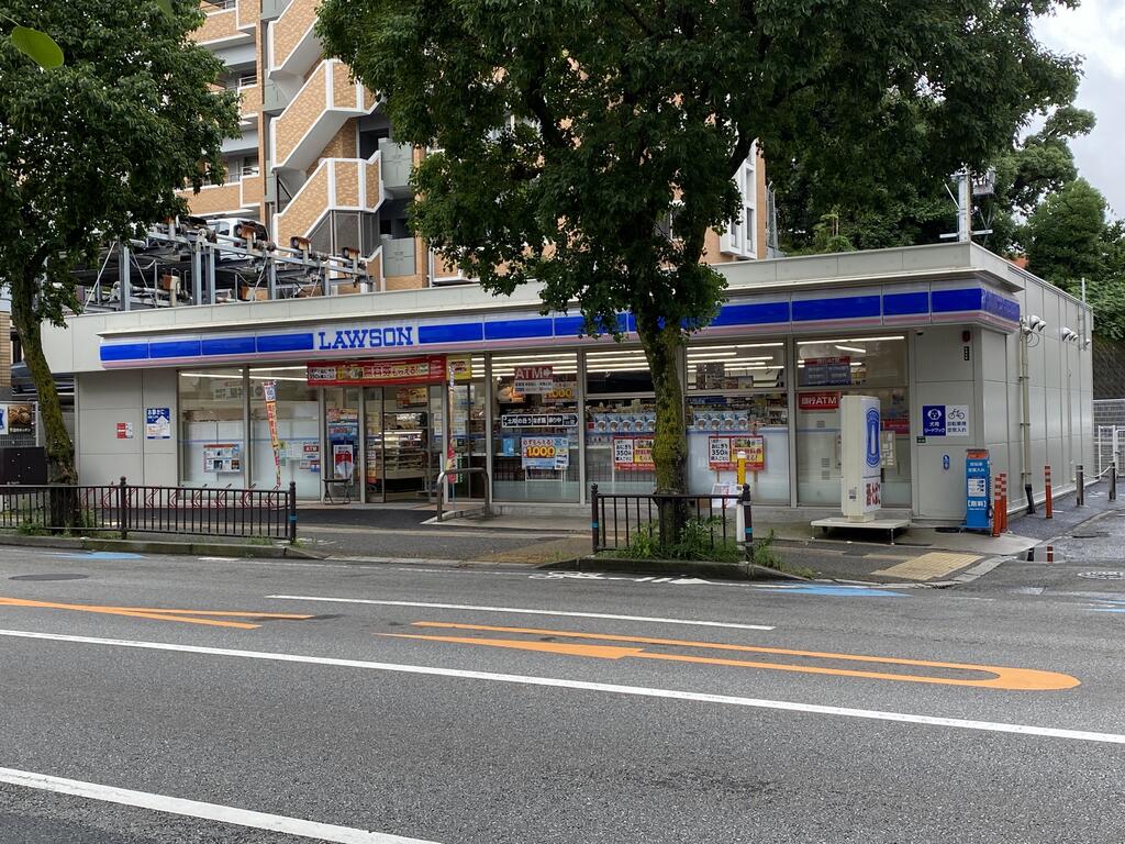 コンビニ　ローソン六本松大通り店（コンビニ）まで440m