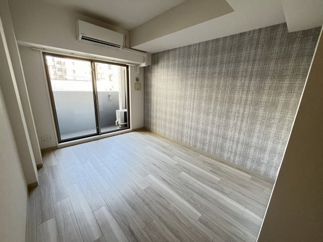 その他部屋・スペース　開放的な寝室です