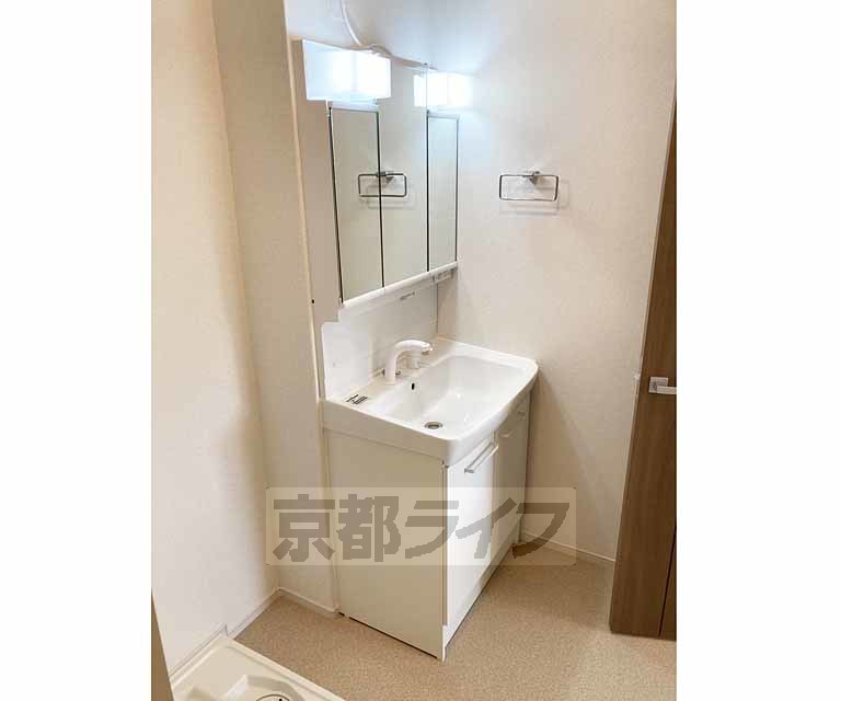 洗面設備　独立洗面台です・