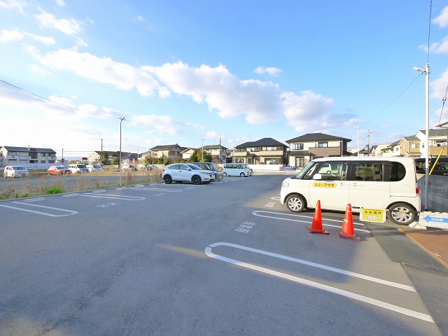 駐車場　駐車場に車を止められます