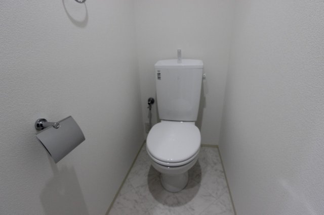 トイレ　写真はイメージです。色仕様は現況優先になります。