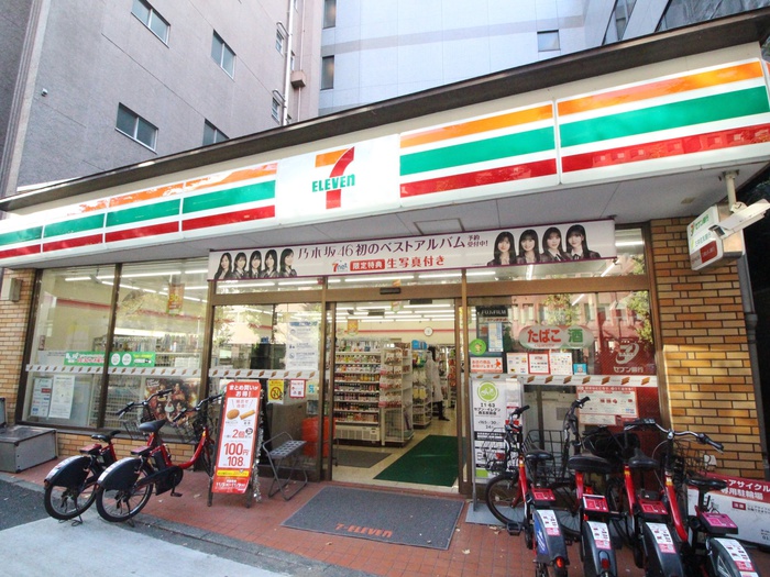 コンビニ　セブンイレブン（コンビニ）まで310m