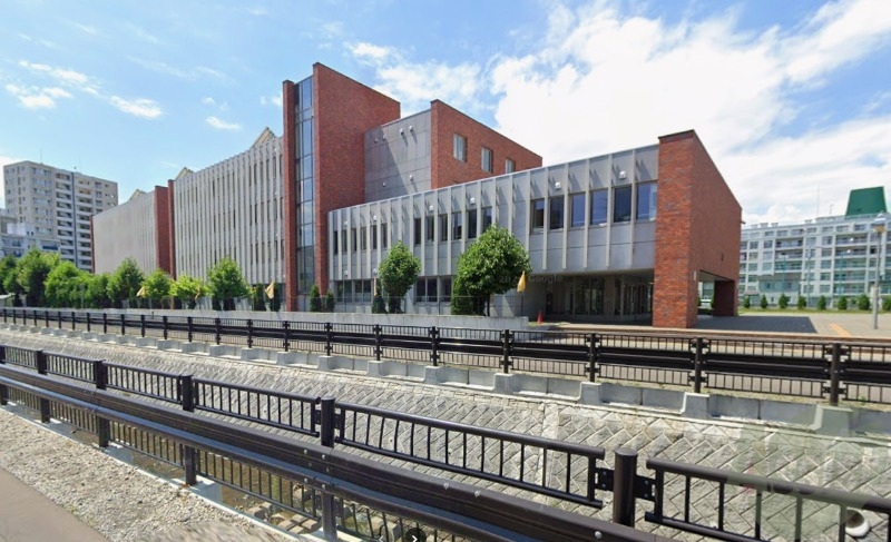 小学校　札幌市立東札幌小学校（小学校）まで622m