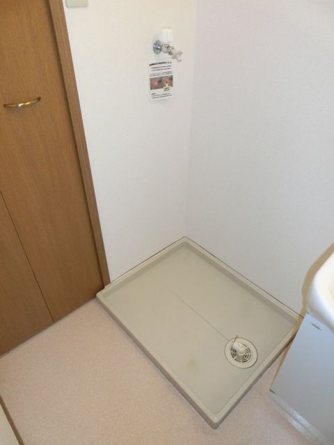 その他　室内の洗濯機置場。