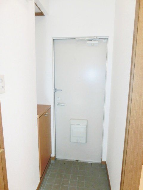 玄関　靴箱ございます。