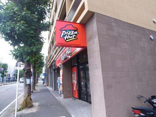 飲食店　ピザハット六角橋店（飲食店）まで1311m