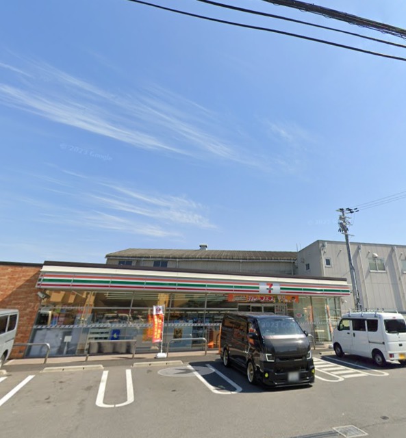 コンビニ　セブンイレブン八尾相生町2丁目店（コンビニ）まで494m