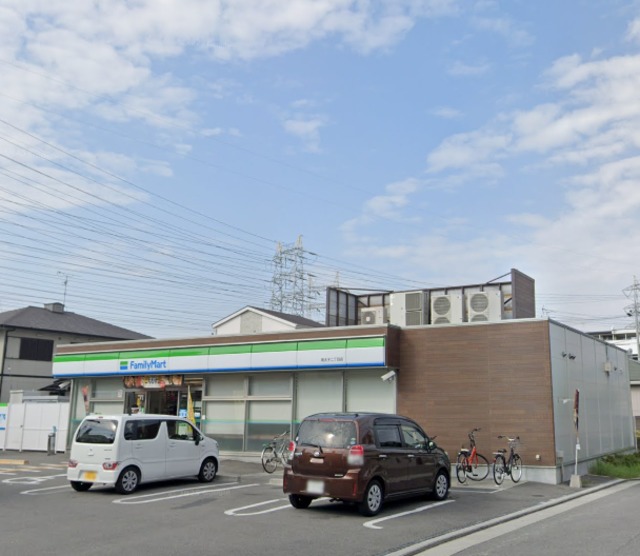 コンビニ　ファミリーマート南太子二丁目店（コンビニ）まで925m