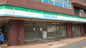コンビニ　ファミリーマート王子明治通り店（コンビニ）まで142m