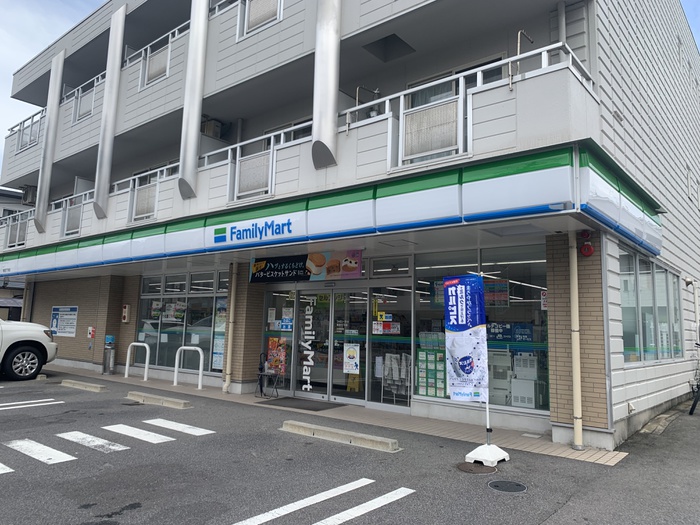 コンビニ　ファミリーマート香流３丁目店（コンビニ）まで370m