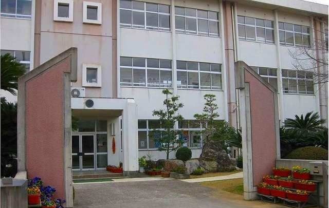 小学校　丸栖小学校　様（小学校）まで1200m