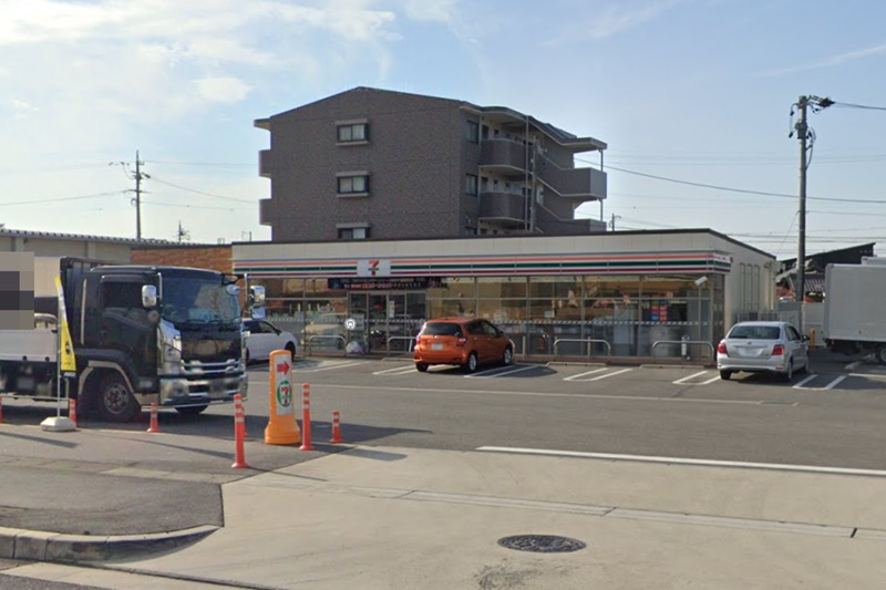 コンビニ　セブンイレブン小牧応時2丁目店（コンビニ）まで376m