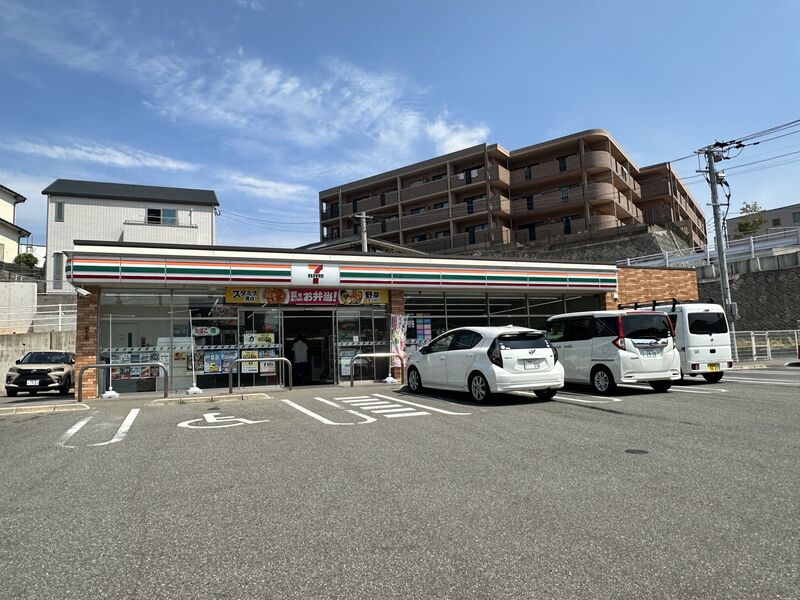 コンビニ　セブンイレブン福岡香椎下原小南店（コンビニ）まで221m