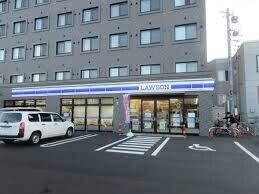 コンビニ　ローソン札幌月寒西2条八丁目店（コンビニ）まで704m