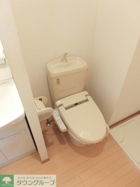 トイレ　ウォシュレット完備のお手洗いです。