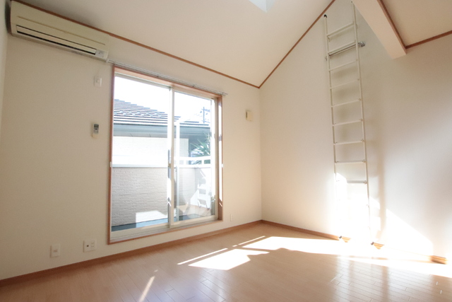 居室・リビング　明るい印象のお部屋ですね